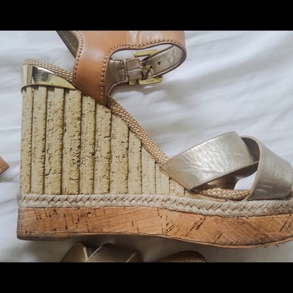 Beautiful Sam Edelman wedges - Picture 2 of 4